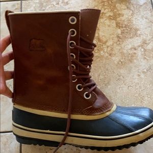 Sorel leather boot size 8